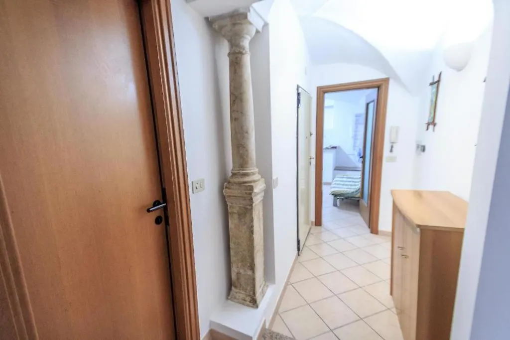 Bilocale Nel Centro Storico Al Piano Primo Apartment Varazze Italy