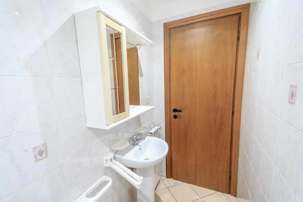 Bilocale Nel Centro Storico Al Piano Primo Apartment Varazze